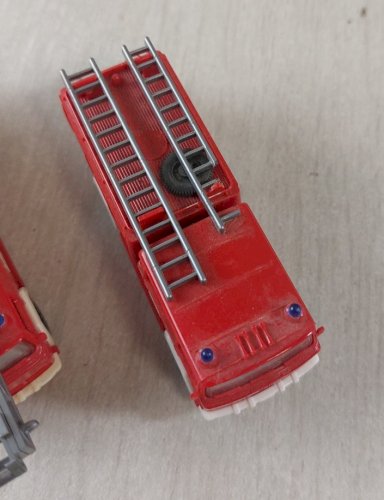 Lot de véhicules travaux publics, camions pompiers Wiking, en HO