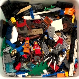 Bulk lot of Lego pieces and 2 figurines