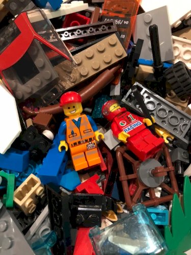 Lot de vrac de pièces de Lego et 2 figurines