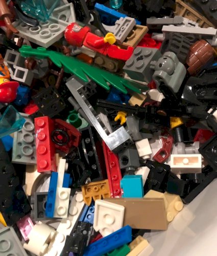 Lot de vrac de pièces de Lego et 2 figurines