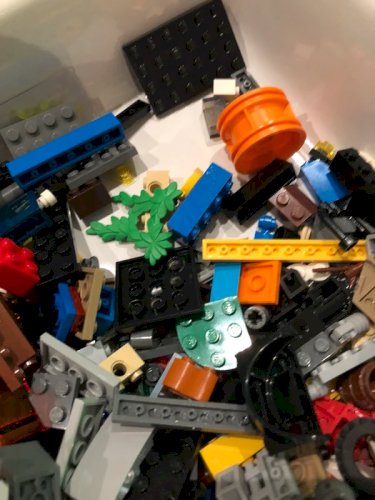 Lot de vrac de pièces de Lego et 2 figurines