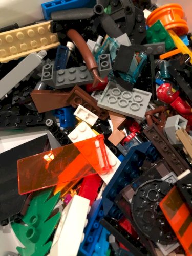 Lot de vrac de pièces de Lego et 2 figurines