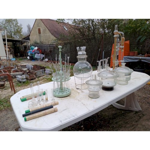Lot déléments de Laboratoire en Verre
