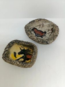 lot dun cendrier et un vide poche style lascaux signé André quiron en bon etat