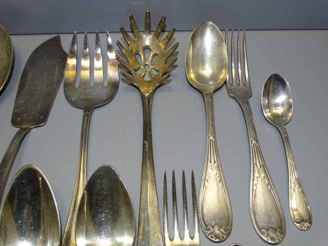 -LOT METAL ARGENTE ANCIEN 24 PIECES DEPAREILLEES COLLECTION DECO TABLE 1,5 Kg  D