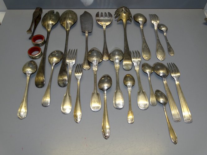 -LOT METAL ARGENTE ANCIEN 24 PIECES DEPAREILLEES COLLECTION DECO TABLE 1,5 Kg  D