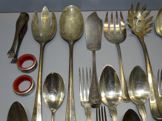 -LOT METAL ARGENTE ANCIEN 24 PIECES DEPAREILLEES COLLECTION DECO TABLE 1,5 Kg  D