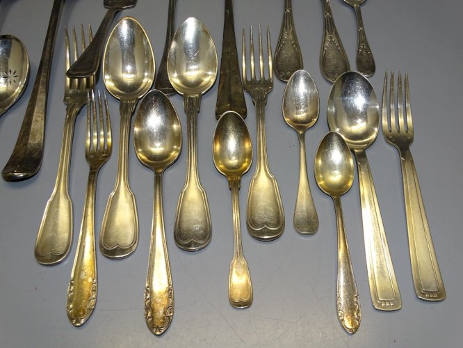 -LOT METAL ARGENTE ANCIEN 24 PIECES DEPAREILLEES COLLECTION DECO TABLE 1,5 Kg  D