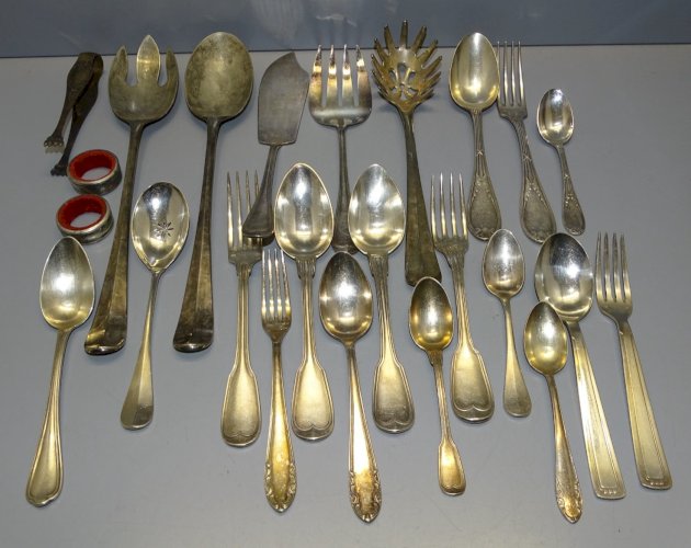 -LOT METAL ARGENTE ANCIEN 24 PIECES DEPAREILLEES COLLECTION DECO TABLE 1,5 Kg  D