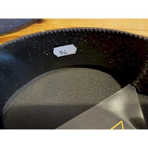 Lot Police Casquettes , Insignes Galons , etc.....