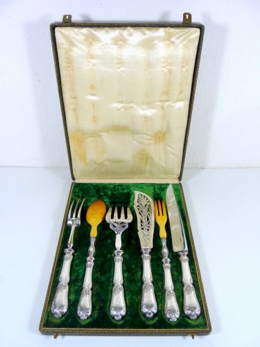 Lot services découper / salade / poisson manches argent fourré Louis XV BB boîte
