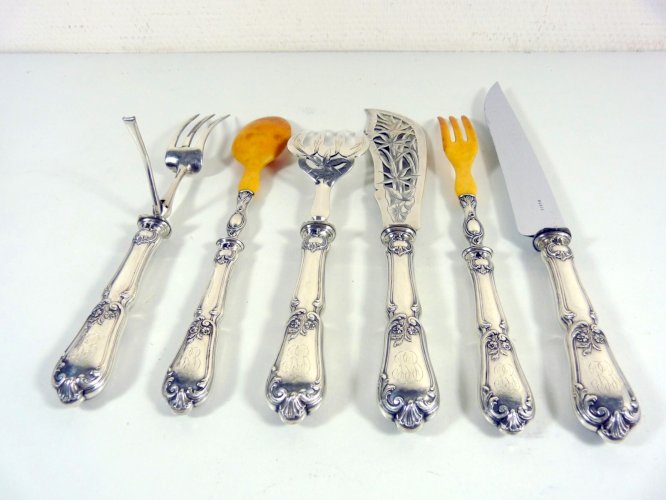 Lot services découper / salade / poisson manches argent fourré Louis XV BB boîte
