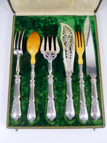 Lot services découper / salade / poisson manches argent fourré Louis XV BB boîte