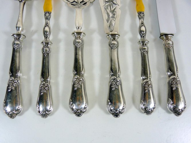Lot services découper / salade / poisson manches argent fourré Louis XV BB boîte