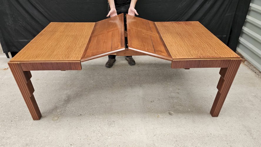 Lot table et ses 6 chaises Art déco de Saddier & fils