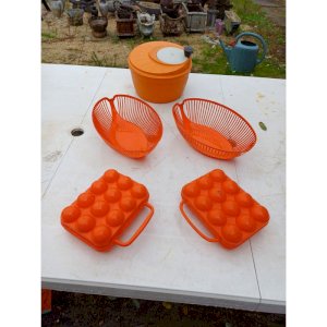 Lot Vintage Panières a Pain et Portes Oeufs Plastic Orange