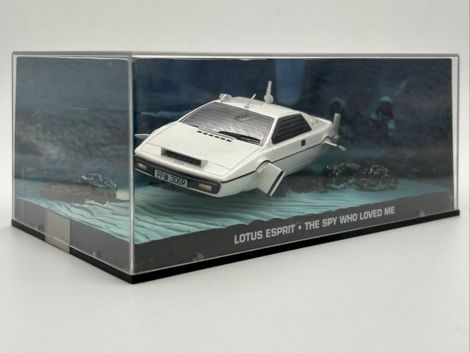 Lotus Esprit L'Espion Qui M'Aimiait James Bond 1/43 Eaglemoss