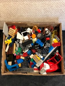 Batch/bulk 1.7 kg of official Lego pieces