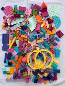 Lot/vrac de pièces de Lego couleurs flashys et acidulées
