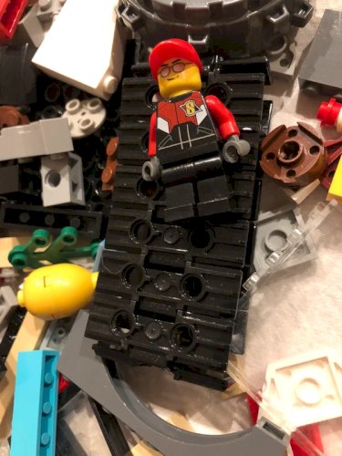 Lot/vrac de pièces de Lego plus 3 figurines