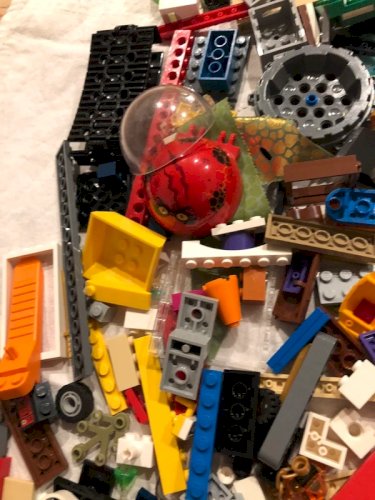 Lot/vrac de pièces de Lego plus 3 figurines