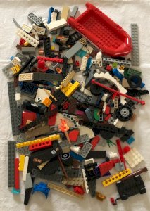 Lot/bulk of Lego pieces plus zodiac