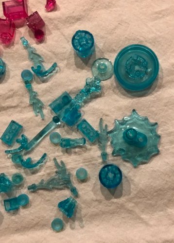 Lot/vrac de pièces Lego roses et bleues translucides