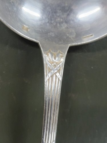 LOUCHE CHRISTOFLE RUBANS CLOCHETTES EN METAL ARGENTE