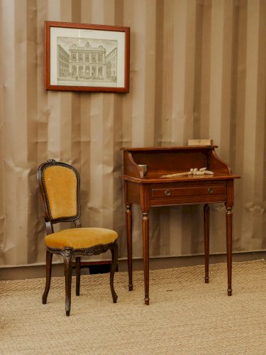 Louise, la coiffeuse en bois et son fauteuil en velours N°192