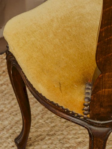 Louise, la coiffeuse en bois et son fauteuil en velours N°192