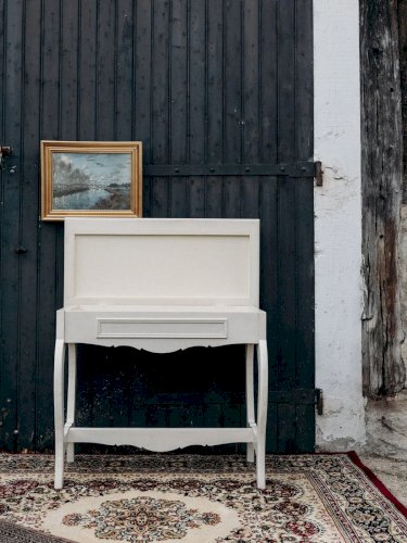 Louise, la coiffeuse en bois N°122