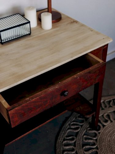 Louise, la coiffeuse en bois N°128