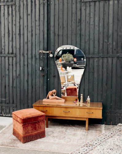 Louise, la coiffeuse en bois N°152