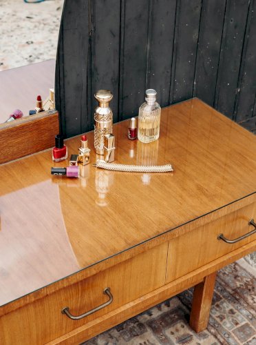 Louise, la coiffeuse en bois N°152