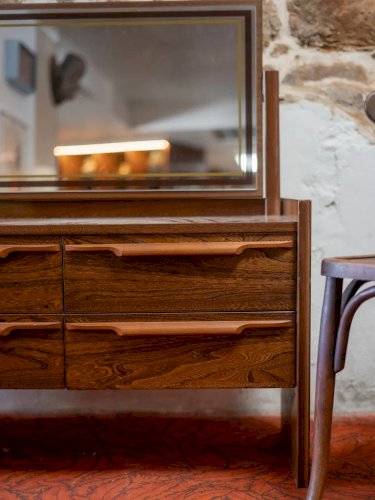 Louise, la coiffeuse en bois N°167