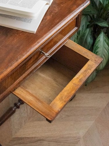 Louise, la coiffeuse en bois N°185