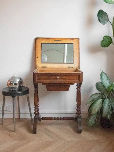 Louise, la coiffeuse en bois N°185