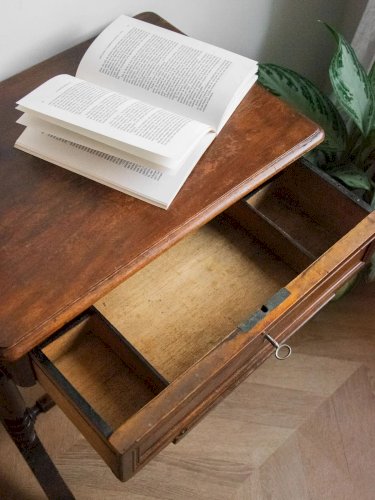 Louise, la coiffeuse en bois N°185