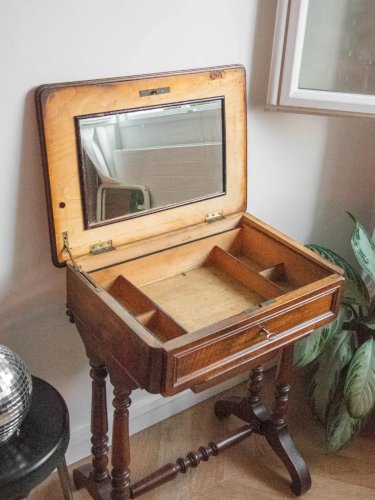 Louise, la coiffeuse en bois N°185