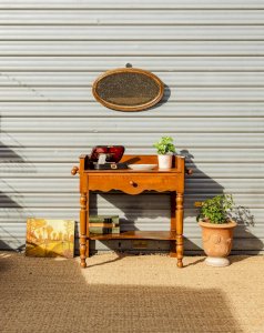 Louise, the wooden hairdresser No. 190