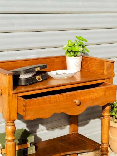 Louise, la coiffeuse en bois N°190