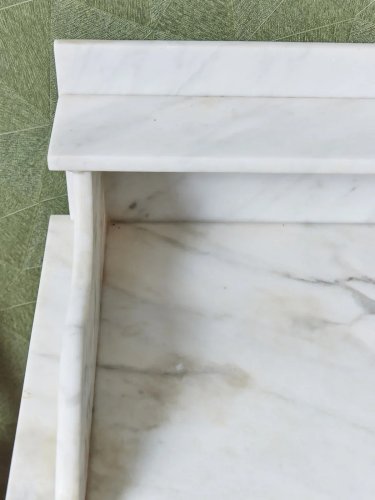 Louise, la coiffeuse en marbre blanc N°233