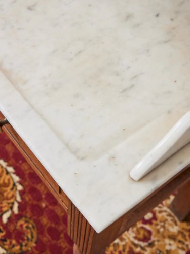 Louise, la coiffeuse en marbre blanc N°247