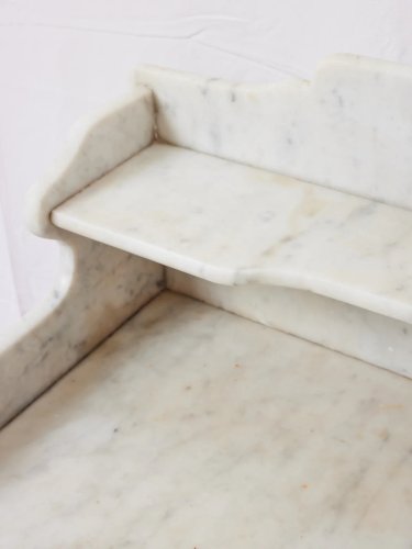 Louise, la coiffeuse en marbre blanc N°247