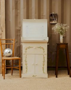 Louise, la coiffeuse en métal N°191