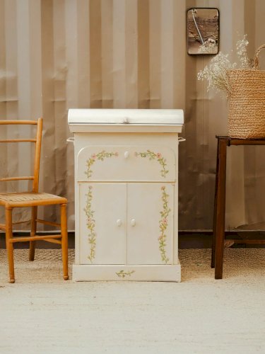 Louise, la coiffeuse en métal N°191