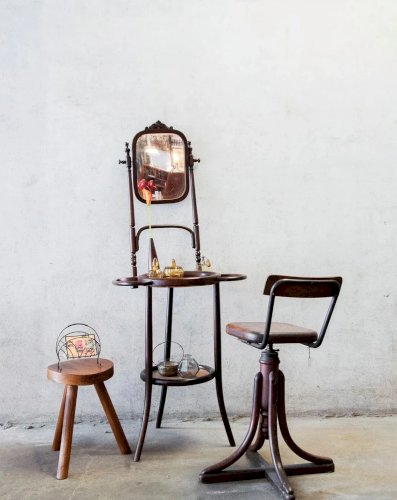 Louise, la coiffeuse Fishel en bois N°147