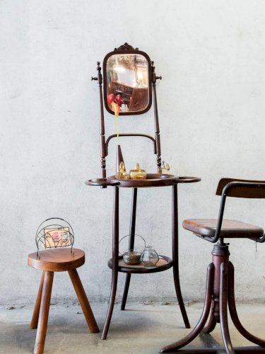 Louise, la coiffeuse Fishel en bois N°147