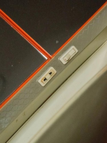 Louise, la coiffeuse murale space age N°207