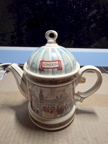 LOVELY JAMES SADLER ELIZABETH I QN ELIZABETH TEAPOT +HORSEGUARDS TEABAG HOLDER